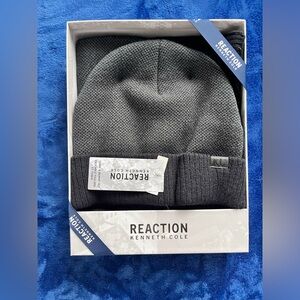 BNIB Kenneth Cole Reaction Men’s Charcoal Knit Toque and Scarf Gift Set